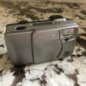 Pentax IQZoom 90MC 35mm Film Camera - 38-90mm Zoom, New Battery, Untested Film